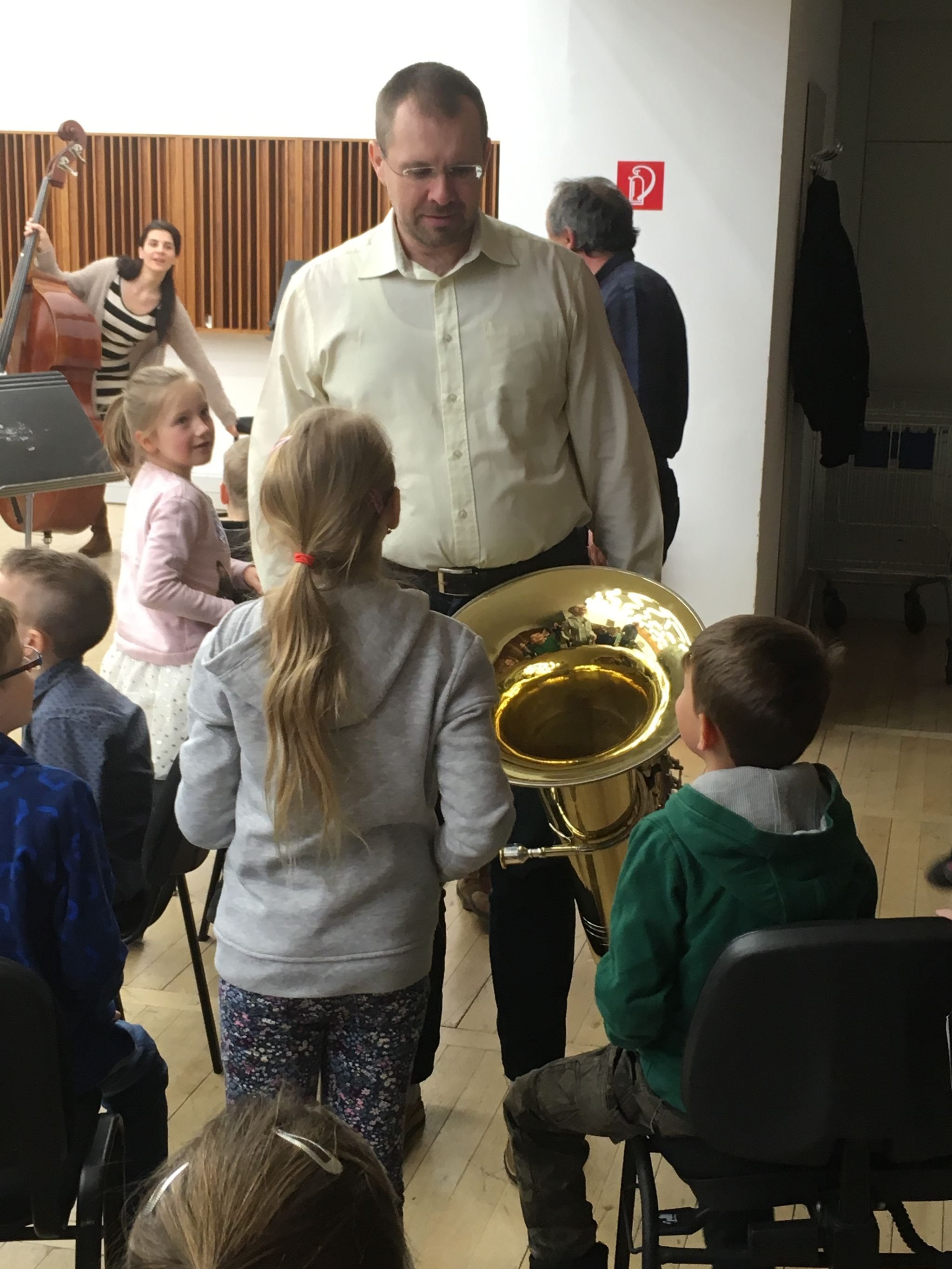 PYP 1 - visit of the Slovak National Theater - different jobs