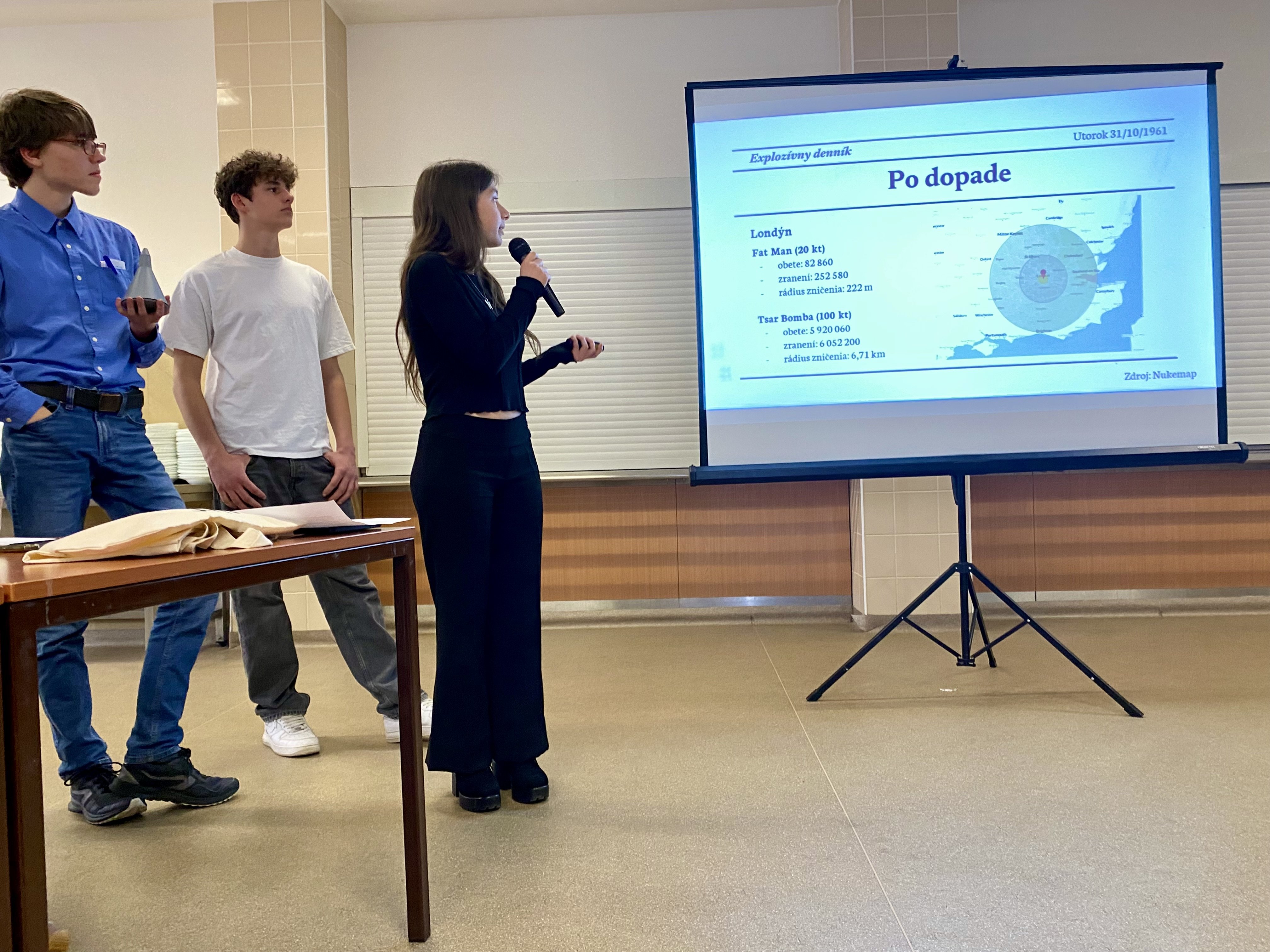 Veda, technika a medicína v službách vojny a mieru.