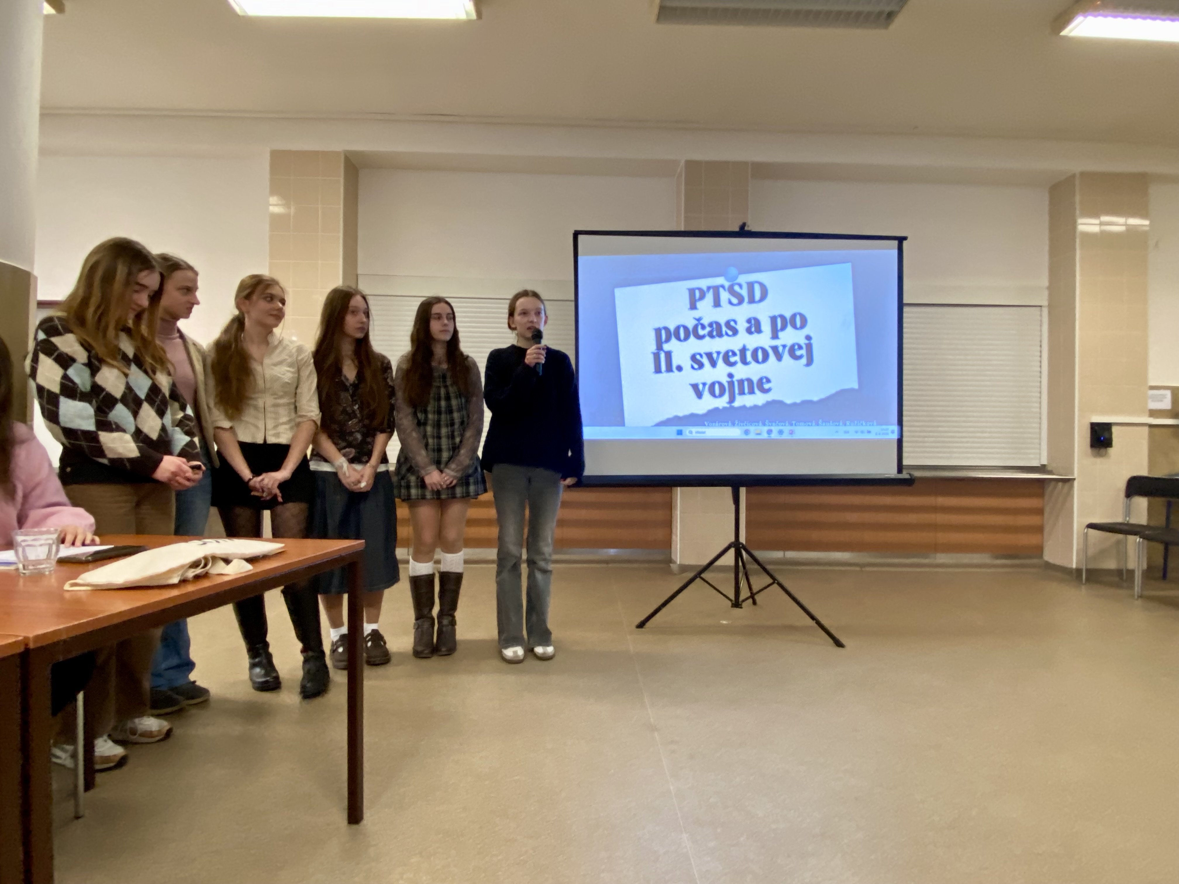 Veda, technika a medicína v službách vojny a mieru.