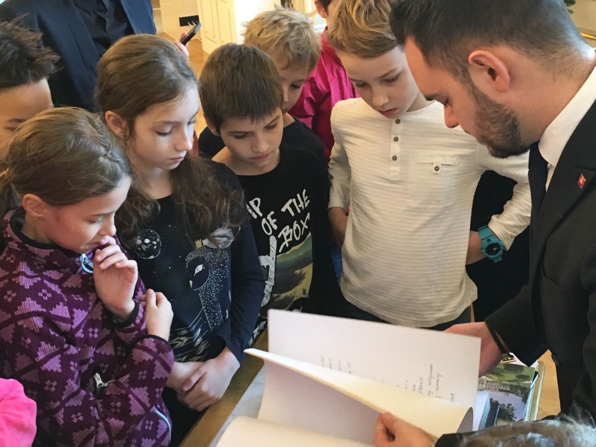 PYP 4 Vising the president