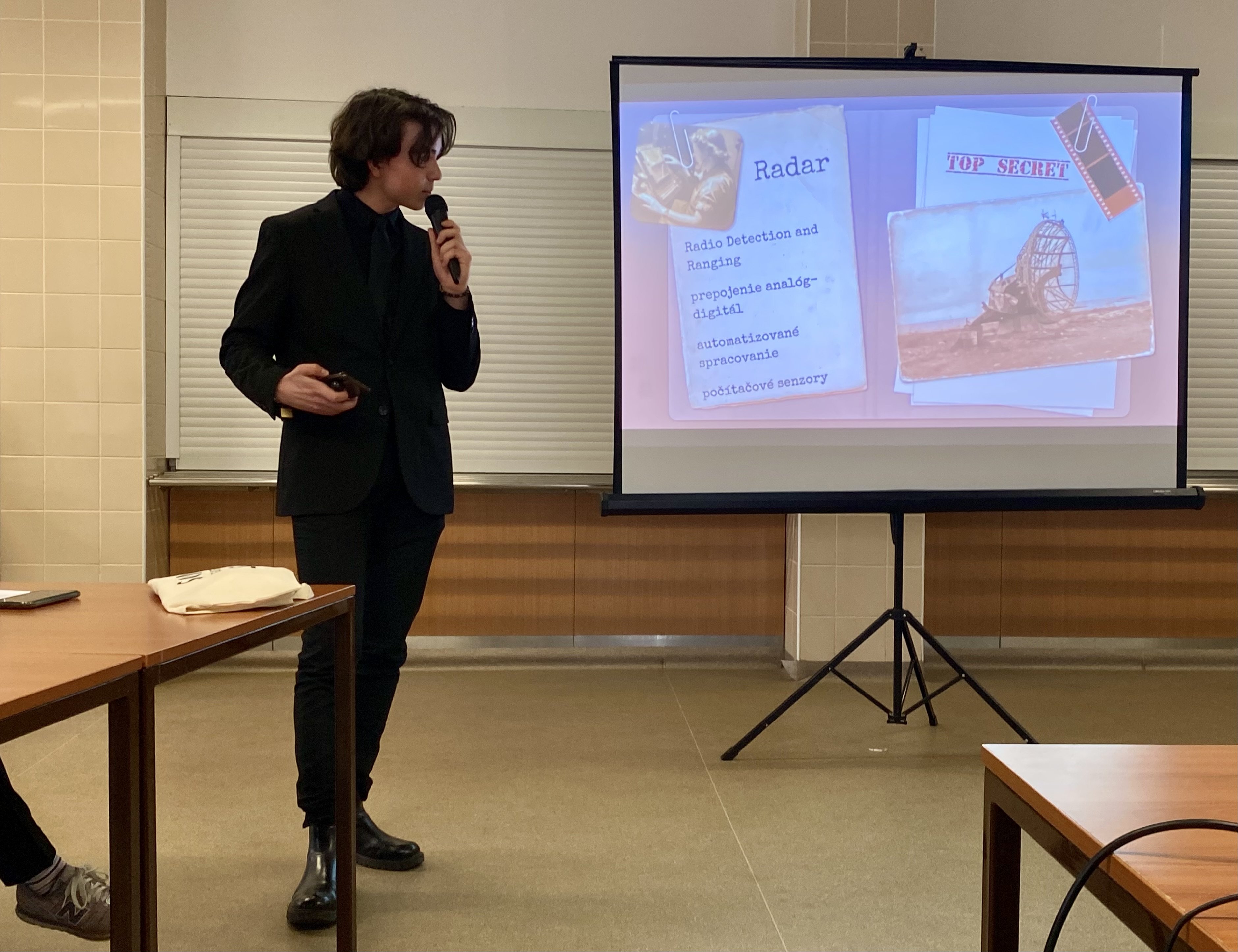 Veda, technika a medicína v službách vojny a mieru.