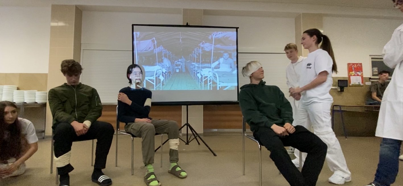 Veda, technika a medicína v službách vojny a mieru.