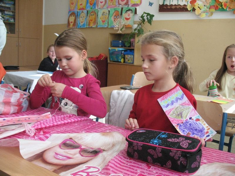 PYP Sj & AJ - Záložka do knihy spája školy