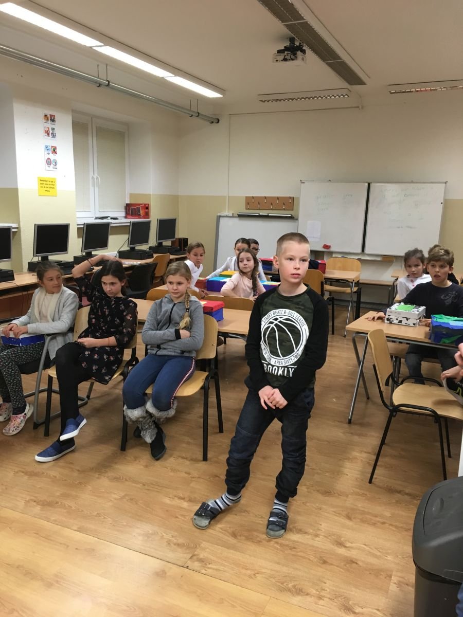 PYP 4 welcoming PYP 1 into the PYP